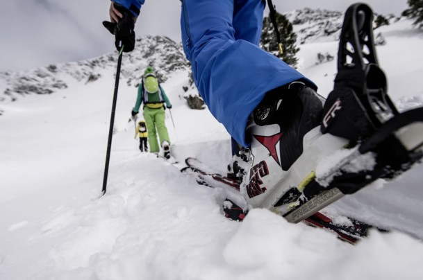 Gruppe von Skitouren-Gehern, geführt von einem CSA Guide in Obertauern © Claudia Ziegler Photography
